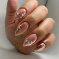 Mandelförmige Press-on-Nägel in Rosa mit weißen Blumenblättern und goldenem Glitzer - Kleber-Stil (JP3261)