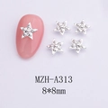 Dettaglio di ciondoli per unghie a stella d'argento 8x8mm con perle 3D su unghia rosa - Stella a 5 punte con microperle d'argento (A313)