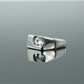 Anillo de hombre en plata pulida con gema cuadrada en un estilo moderno y minimalista - US 7 / Tono Plateado/Circonita Blanca