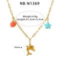 Detalle de collar dorado con colgantes de concha, estrella de mar y delfín con medidas - Estilo de Concha Rosa y Estrella de Mar Azul (NB-N1369)