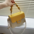 Stroh-Box-Tasche mit gelbem Falten-Griff und weißem Kordel-Schultergurt - Gelb