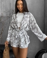 Dettaglio completo lounge grigio con stampa a foglie, cardigan e pantaloncini abbinati - S / Grigio