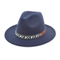 Détail d'un chapeau fedora bleu marine avec bandeau en cuir et perles turquoise - M (56-58cm) / Bleu marine