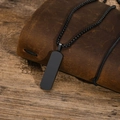 Heren rechthoekige zwarte hanger ketting met box ketting op bruin leren notitieboek - Vierkante Hanger / Zwart