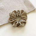 Elegant champagne gold metallic scrunchie with pleated texture for French retro hairstyles - Medium / Light Coffee