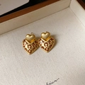 Pendientes de corazón dorados con esmalte de leopardo en un joyero elegante - Dorado - Redondo