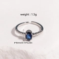 Bague réglable minimaliste en argent avec pierre bleue ovale sur fond de pierre blanche - Pierre Précieuse Bleu Foncé Base Argentée