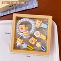 Rosa Kirschblüten Haarschmuck Set mit Bären-Clips in gelber Schwebeschachtel - Kombi C Set (Folienbox)