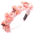 Détail d'un serre-tête fait main avec fleur en tulle rose et papillon scintillant - Rose