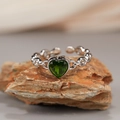 S925 Sterling silver chain ring featuring a green heart-shaped gemstone center - Diopside Heart Chain Style (LR344)