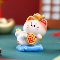 Simpatica statuetta gatto della fortuna in resina con ciondolo d'oro e simbolo - A150 Gatto buona fortuna