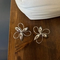 Pendientes de flores plateadas pulidas con diseño de pétalos abstractos en madera - Pin de plata 925 / Pendientes / Pendientes de flor grande hueca plateada