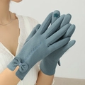 Elegantes guantes de invierno gris azulado para mujer con lazo y bordados de flores - Talla única / Azul Lago
