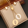 Detail van een gouden sterren sieradenset met kristallen in een beige geschenkdoos - Dubbele Ring Oog (3#)