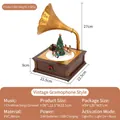 Vintage Weihnachtsgrammophon Spieluhr mit goldenem Horn und festlicher Miniaturszene - Grammophon-Stil