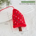 Grande ornamento per albero di Natale in maglia rossa con accenti bianchi e verdi, 13,5x7cm - Albero Rosso a Pois in Maglia (Grande)