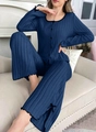Detail van de marineblauwe loungewear-set met zwarte golvende randen en strikjes - S / Donkerblauw