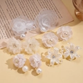 Set van 5 paar elegante bloemenoorbellen met parels, kant en kristallen in wit - Zilveren Naald - Wit (10-delige Set)