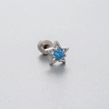 Puce d'oreille étoile en acier titane avec zircon bleu et finition argent - Style Étoile Avec Pierre Bleue (A21-1) / Pièce Unique