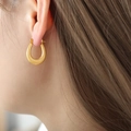 Pendientes de aro dorados en forma de U con patrón barroco texturizado de mujer - Estilo de Textura de Rombos (F1178) / Dorado