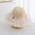 Dettaglio di cappello in paglia per bambini con bordo in tulle e fiocco con ciliegie - Cappello Bimbi (52cm) / Bianco Sporco