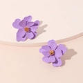 Elegante paarse mat bloem oorknopjes met gouden details op een zachte standaard - Paars Kc Goud (weh1955)