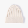 Berretto classico in maglia a coste bianco sporco con ampio risvolto invernale - Taglia unica / crema