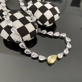 Collier en argent avec pendentif cristal jaune en forme de poire sur un coussin à damier - Collier Cœur en Zircon Jaune