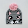 Detailansicht der Kinder-Strickmütze mit rosa Pompon und grauem Katzen-Jacquardmuster - Grau / Unter 7 Jahren