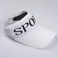 Witte gebreide zonneklep met zwarte SPORT letters en een verlengde stevige rand - Eén maat / Wit