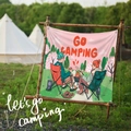 Detail van de roze campingvlag met metalen ogen en een romantische illustratie - 73X95CM (Kort Pluche) / Romantische Kersencamping (Camping 11)