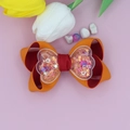 Detalle de lazo para el pelo infantil con cintas naranja y roja y lentejuelas de corazón - Rojo Anaranjado