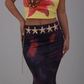 Close-up of golden metal waist chain featuring starfish pendants on a female model - Ocean Starfish Style (1700) / Gold