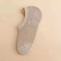 Chaussettes invisibles beiges pour femme avec texture en maille à rayures verticales fines - Taille unique / Kaki