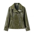 Détail du manteau en cuir PU vert foncé avec boutons à double boutonnage et plis à la taille - XS / Hauts / Vert