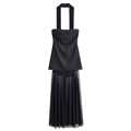Elegante vestido negro halter con hombros descubiertos y falda de malla a capas - XS / Negro