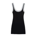 Abito in maglia nero senza maniche con fiori bianchi e strass su sfondo bianco neutro - S / Nero
