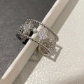 Anello aperto a doppio strato in argento con stella in zircone e texture a microsfere - Stile Stella Svuotata / Argento
