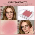 Fard à joues mat en teinte 02 Rose Séchée avec swatch bras et maquillage sur modèle - 02# Rose Séchée (Mat)