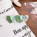 Haarklammer aus Acetat mit waldgrünem Marmor-Herzdesign in eleganter Anordnung - Smaragdgrün (6.5cm)