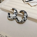 Créoles chic en cuir imprimé zèbre avec motif tissé noir et blanc pour femmes - Boucles d'Oreilles en C Enveloppées de Léopard (24#)