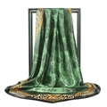 Écharpe en satin vert avec fleurs et imprimé léopard sur un support noir - Léopard Vert