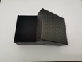 Schwarze Schmuckschatulle mit Rautenmuster und weichem Samtfutter für Ringe - Schwarze Geschenkbox