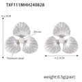 Ohrstecker aus Titanstahl mit Zirkonia im dreiblättrigen Blumendesign in Silberfarbe - Dreiblättrige Blume Ohrstecker (TXF111) / Silber