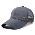 Gorra de béisbol de malla gris oscuro con insignia metálica dorada de M SPORT - Gris