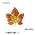 Spilla elegante a foglia d'acero con strass multicolore e dimensioni 5.2cm x 4.8cm - Giallo