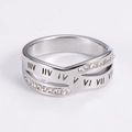 Anello minimalista in argento con numeri romani e pietre di zircone scintillanti - US 6 / Color Acciaio