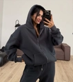 Detail van donkergrijze hoodie-set met dikke gebreide textuur en geribbelde manchetten - S / donkergrijs
