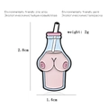 Dettaglio di una spilla smaltata a forma di biberon rosa e blu con design creativo - CC352-Forma del Biberone