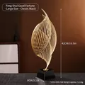 Moderne abstrakte Goldspiralskulptur auf schwarzem Sockel, 42cm hohe dekorative Kunst - Groß Klassisch Schwarz